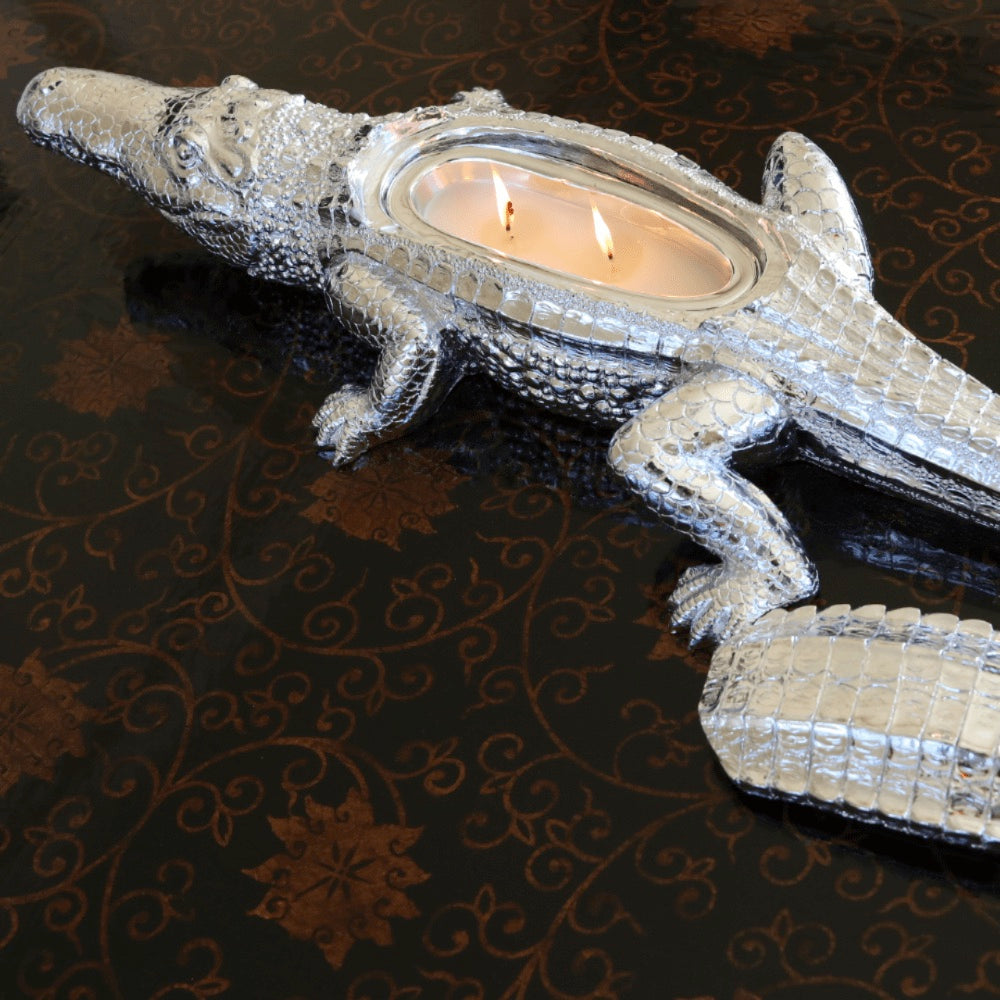 Ceramic-decorative-alligator-candle-with-white-wax-and-2-cotton-wicks